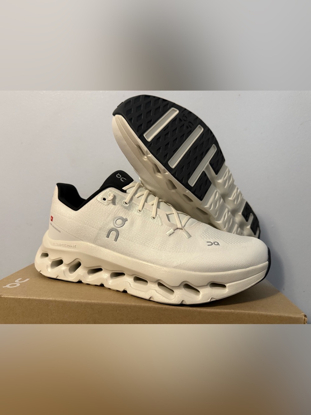 ON Cloudtilt Men’s Size 11 Pearl Ivory Brand New Deadstock 100% Authentic.